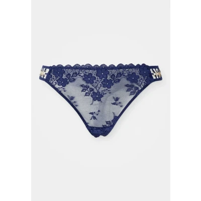 Abbildung von LASCANA String, aus Spitze mit dekorativen Ringdetail, sexy Dessous, Reizwäsche