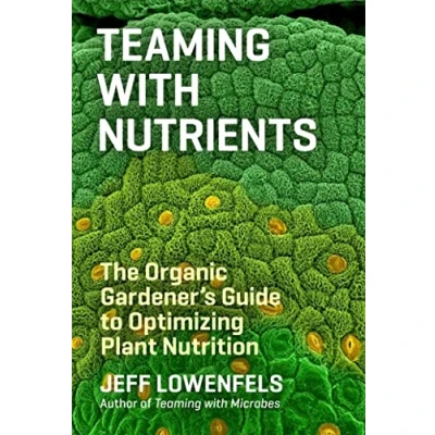 Abbildung von Teaming with Nutrients: The Organic Gardener’s Guide to Optimizing Plant Nutrition