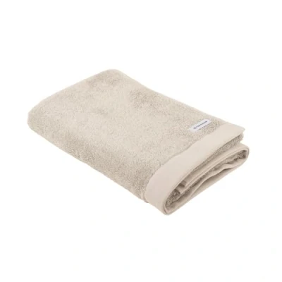 Abbildung von TOM TAILOR Duschtuch, 70x140 cm, 100% Baumwolle/ Frottier, mit zwei Aufhängern und Label Logo, COLOR BATH TOWEL Beige (Sunny Sand)
