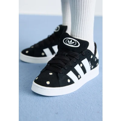 Abbildung von adidas Originals Campus 00S Skateschuh, Damen, Größe: 38 2/3, Core black/footwear white/cloud white Veloursleder