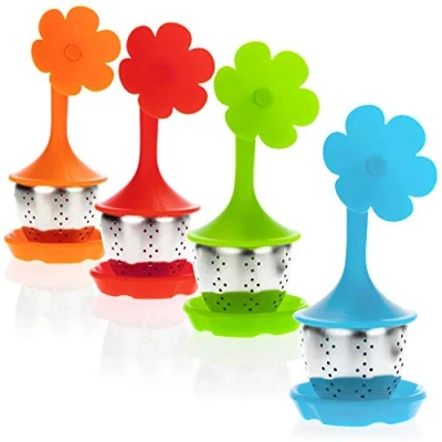 Abbildung von com four® 4x Tee Ei aus rostfreiem Edelstahl und Silikon Teekugel Teesieb mit Deckel Untersetzer Teefilter für Teeliebhaber spülmaschinengeeignet (04 Stück Blume)