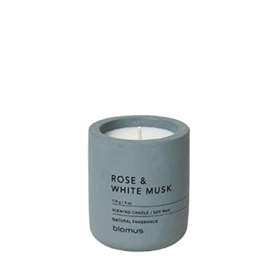 Abbildung von blomus FRAGA Duftkerze S aus Sojawachs, Flint Stone, hochwertiger Raumduft, charakteristische Beton Optik, Duft ROSE &amp; WHITE MUSK, 24 h Brenndauer (H / B T: 8 x 6,5 cm, Flintstone, 65896)