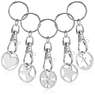 Abbildung von com four® 5X Schlüsselanhänger aus Metall mit Karabinerhaken und Einkaufswagenchip, Abnehmbarer Einkaufschip als Glücksbringer für den Schlüsselbund (05 Stück Symbole)