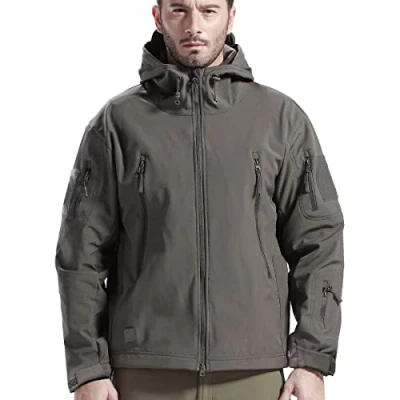 Abbildung von FREE SOLDIER Herren Winterjacke Military Softshell Jacken Outdoor Fleecefutter Winddichte Wasserdichte Jacke mit Kapuze Warme Taktische Mehreren Taschen für Jagdausflüge (Grau,M)