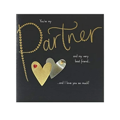 Abbildung von UK Greetings Valentinstagskarte für Sie und Ihn, mit Umschlag, dunkles goldenes Design