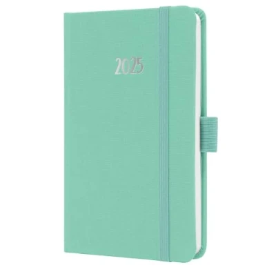 Abbildung von SIGEL J5408 Wochenkalender Jolie 2025, ca. A6, mintgrün, Hardcover mit Textileinband, Gummiband, Stiftschlaufe, Einstecktasche, 174 Seiten, vegan, aus nachhaltigem Papier, Terminplaner