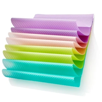 Abbildung von com four® 8x Kühlschrankmatte antibakterielle Rutschmatten entziehen Feuchtigkeit und Gerüche zuschneidbare Einlegmatte (lila. rosa. grün. blau)