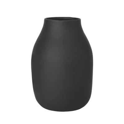 Abbildung von blomus COLORA Vase L aus Steingut, Peat, hergestellt in hochwertiger Handarbeit, elegante und dekorative Tischvase, flächenschonendes Wohnaccessoire (H / B T: 20 x 14 cm, 65701)