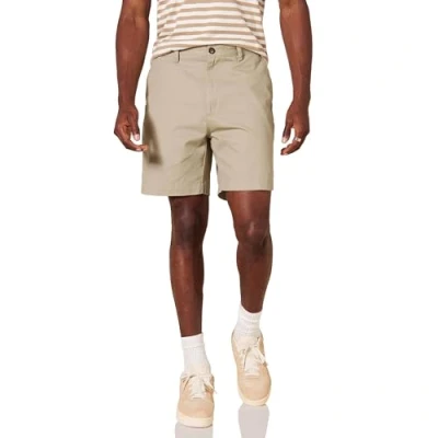 Abbildung von Amazon Essentials Herren Klassisch Geschnittene Chinoshorts, 18 cm, Khakibraun, 33W