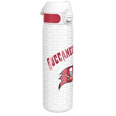 Abbildung von Ion8 Stahl Trinkflasche, 600 ml, Auslaufsicher, Einhandöffnung, Sichere Verriegelung, Spülmaschinenfest, Klappdeckel, Tragegriff, Leicht zu Reinigen, Langlebig, NFL Buccaneers Design