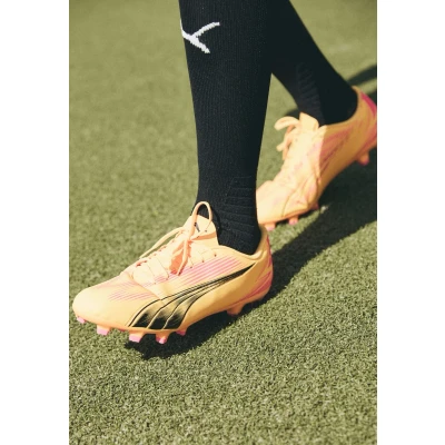 Abbildung von Puma Ultra PLAY FG/AG Fußballschuhe Kunstrasen, Herren, Größe: 43, Sun stream/black/sunset glow Schuhe