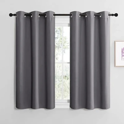 Abbildung von NICETOWN Fenstervorhang Kurz Grau Scheibengardinen Gardinen Blickdicht Verdunklungsvorhänge mit Ösen 2er Set H137 x B107 cm Kurze Vorhänge Thermo Küchengardinen,