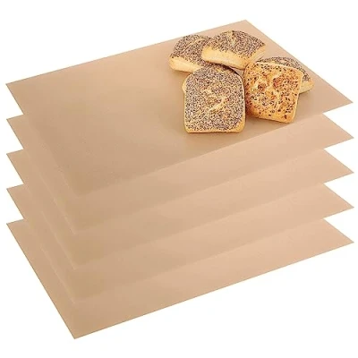 Abbildung von com four® 5x Dauerbackfolie aus Teflon wiederverwendbares Backpapier backofengeeignet bis 260 C zuschneidbare Antihaft Backofenfolie spülmaschinengeeignet (5 Stück Beige)