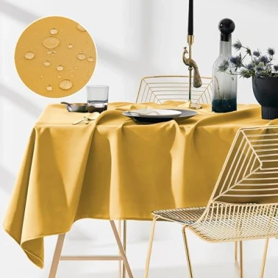 Abbildung von ROOM99 Aura Tischdecke 140 x 200 cm Tischtuch Tafeldecke Fleckschutz Abwaschbar Wasserabweisend Schmutzabweisend Polyester Rechteckig Bankett Dekoration Ganzjährig Senf
