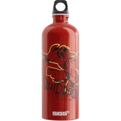 Abbildung von SIGG Alu Trinkflasche Traveller Quidditch Harry Potter Klimaneutral Zertifiziert Für Kohlensäurehaltige Getränke Geeignet Auslaufsicher Federleicht BPA frei Outdoor Rot 1L