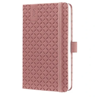 Abbildung von SIGEL J6128 Wochenkalender 2026 A6 dunkelrot, Hardcover, Gummiband, Stiftschlaufe, Einstecktasche, 174 Seiten, vegan, Buchkalender, Terminplaner Taschenkalender Jolie