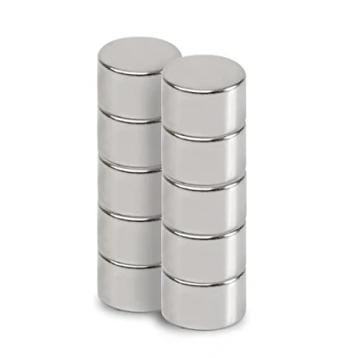 Abbildung von MAUL Neodym Scheibenmagnet flacher Magnet mit hoher Haftkraft für einen vielseitigen Einsatz rund elegantem und modernem Design Ø 8 x 5 mm 10er Pack hellsilber