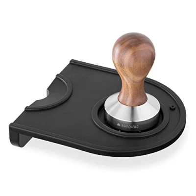 Abbildung von Navaris Espresso Tamper für Kaffee 51mm Stempel Stampfer aus Edelstahl mit Holzgriff Kaffeestampfer Siebträger inkl. Silikonmatte schwarz