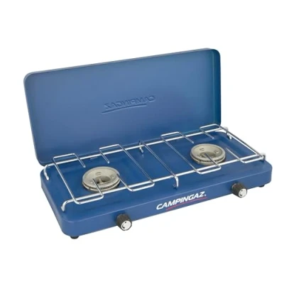 Abbildung von Campingaz kompakter Outdoor /Tisch /Gas /Campingkocher Base Camp, 2 flammig, mit Deckel, 3.200 Watt, Blau