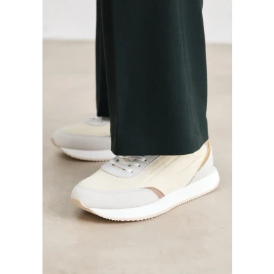 Abbildung von Tommy Hilfiger Essential Runner Sneaker low, Damen, Größe: 40, Claystone Schuhe