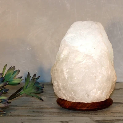 Abbildung von HIMALAYA SALT DREAMS Salzkristall Tischlampe »Rock«, Leuchtmittel E14 wechselbar, Handgefertigt jeder Stein ein Unikat, H: ca.18 cm, ca. 2 3kg