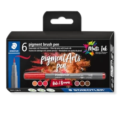 Abbildung von STAEDTLER brush pen pigment Arts, Premium Zeichentusche, Pinselspitze für variable Linienbreite, wasserfest, schnelltrocknend, 6 pens in sortierten Farben im Kartonetui, 371 C6 7