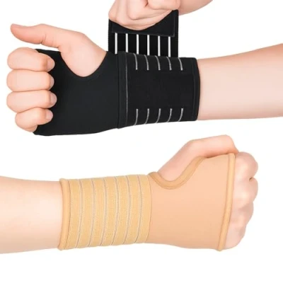 Abbildung von Actesso Elastische Handgelenkbandage Handbandage Entlastung und Unterstützung für Verstauchungen, RSI, Sehnenscheidenentzündungen beim Sport Rechts oder Links tragbar (Mittelgroß Schwarz)