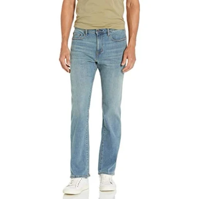 Abbildung von Amazon Essentials Herren Bootcut Jeans mit gerader Passform, Hellblau Vintage, 32W / 32L
