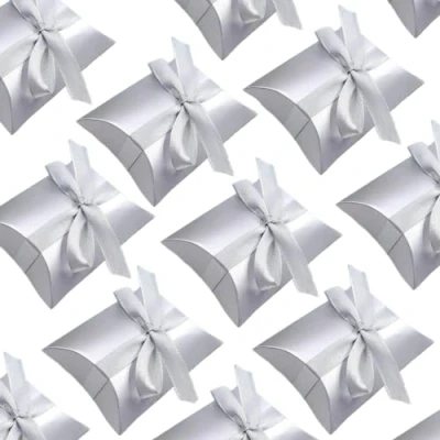 Abbildung von JZK® 50 x Silberkissen, Geschenkbox Süßigkeiten Karton Schmuck Schachtel Gastgeschenke Kartonagen Bonboniere Favour Box für Hochzeit Geburtstag Party Festival (Silber Kissen)