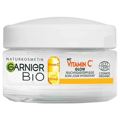 Abbildung von Garnier Tagespflege mit Vitamin C für einen strahlenden Teint, Belebende und straffende Feuchtigkeitscreme gegen müde unebenmäßige Haut, Bio Glow, 50 ml