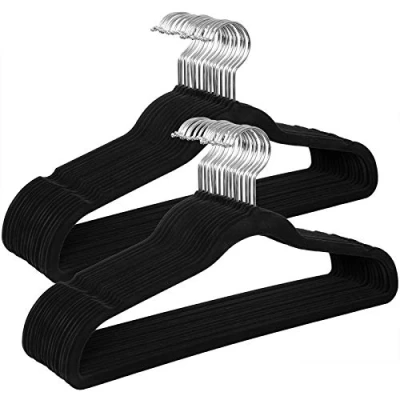 Abbildung von SONGMICS Kleiderbügel Samt, 30er Set, Bügel, Jackenbügel, 41,5 cm breit, Anzugbügel, dünn, gut belastbar, um 360 drehbarer Haken, für Mäntel, Hemden und Anzüge, schwarz CRF26BK