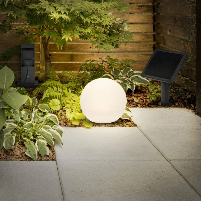 Abbildung von Ledvance ENDURA HYBRID BALL Außenleuchte, Hybridleuchte, 2W, 180lm, warmweiße Lichtfarbe, 3.000K Farbtemperatur, weiß, Kunststoff, IP44 &amp; IP67 Schutzklasse, Solar Stromnetzbetrieb