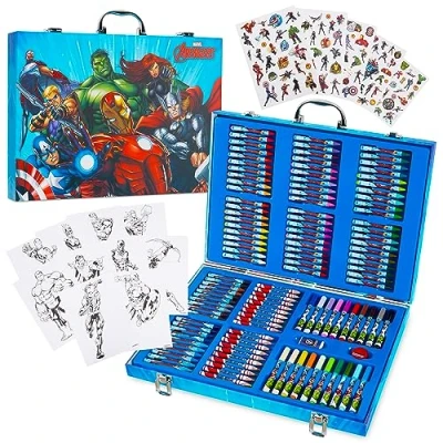 Abbildung von Marvel Avengers Spiderman Malkoffer mit 130 Teilen Stifte im Koffer Ausmalbögen Buntstifte für Kinder Schulbedarf (Mehrfarbig Avengers)