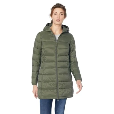 Abbildung von Amazon Essentials Damen Leichter, wasserabweisender Puffermantel mit Kapuze (erhältlich in Übergröße), Olivgrün, S