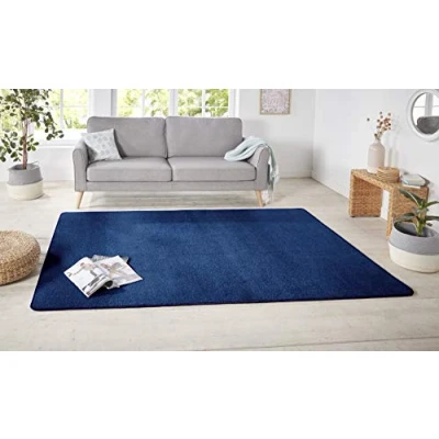 Abbildung von Hanse Home Nasty Läufer Flauschiger Kurzflor Teppich Einfarbig Unifarben für Esszimmer, Wohnzimmer, Kinderzimmer, Flur, Schlafzimmer, Küche Uni Dunkelblau, 67x120cm