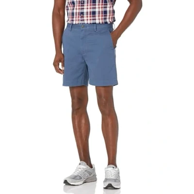 Abbildung von Amazon Essentials Herren Klassisch Geschnittene Chinoshorts, 18 cm, Blau, 33W