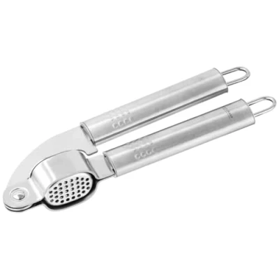 Abbildung von Fackelmann Knoblauchpresse OVALGRIFF, praktischer Küchenhelfer aus rostfreiem Edelstahl, Knoblauchschneider mit ergonomischem Griff (Farbe: Silber), Menge: 1 Stück