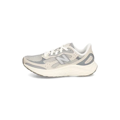 Abbildung von New Balance Arishi V4 Laufschuh Straße, Damen, Größe: 35, Angora Schuhe