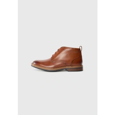 Abbildung von Clarks Herren Aldwin Chukka Stiefel, Mid Tan Lea, 44.5 EU