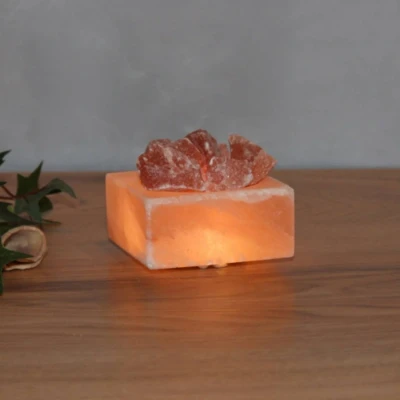 Abbildung von HIMALAYA SALT DREAMS Salzkristall Tischlampe »Petite«, Leuchtmittel LED Modul wechselbar, Handgefertigt aus jeder Stein ein Unikat, H: ca.4 cm