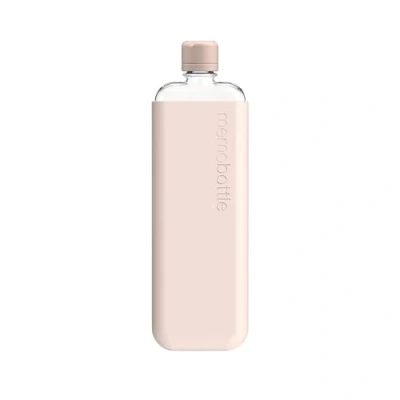Abbildung von memobottle Slim (Blasskoralle) Bundle 450 ml Flasche, Silikonhülle und Deckel schlanke, schlanke flache Wasserflasche für Taschen Laptops BPA freies Tritan