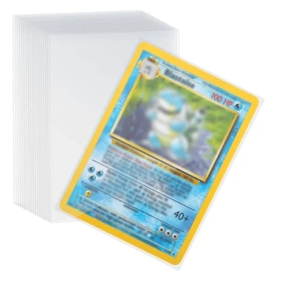Abbildung von 100 Stück Sammelkarten Hüllen, 66 * 92MM Verdickung Kartenhüllen Sleeves Transparent Sammelkartenzubehör für Tauschkarten Pokemon Sportkarten