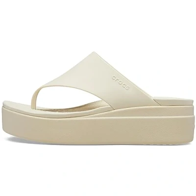 Abbildung von Crocs Damen Brooklyn Flip Umdrehen, Bone, 42/43 EU