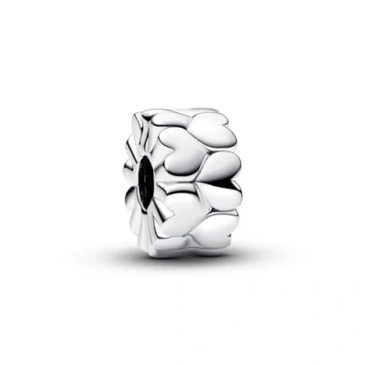 Abbildung von PANDORA Moments Herzmuster Clip Charm aus Sterling Silber, Kompatibel Armbändern, 792828C00