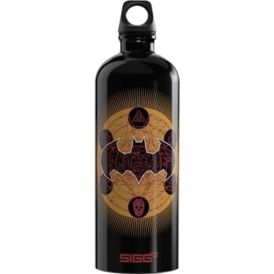 Abbildung von SIGG Alu Trinkflasche Traveller Batman Guardian Klimaneutral Zertifiziert Für Kohlensäurehaltige Getränke Geeignet Auslaufsicher Federleicht BPA frei Outdoor Schwarz 1L