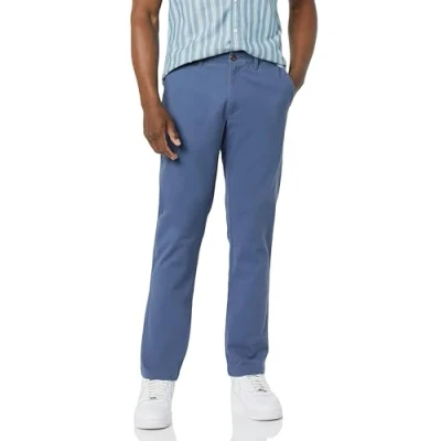 Abbildung von Amazon Essentials Herren Lässige Stretch Chinohose mit sportlicher Passform (in Übergrößen erhältlich), Metallic Blau, 31W / 29L