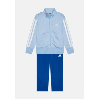 Abbildung von adidas Performance Essentials Tracksuit KIDS Unisex SET Jogginghose für Kinder, Größe: 128, Glow blue/white
