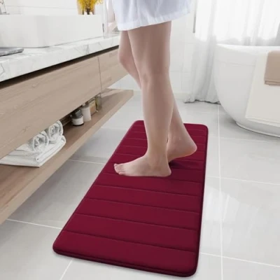 Abbildung von Homaxy Memory Foam Badezimmer Badteppich Saugfähige Rutschfester Badvorleger Waschbar Badematte 43 x 120 cm, Weinrot