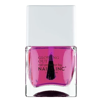 Abbildung von Nails Inc GLOWING MY WAY verschönernder Nagellack Natürlicher Glow im Pink Ton Schimmerndes, spiegelndes Finish Langanhaltend &amp; Tierversuchsfrei Perfekte Maniküre, Fench Manicure Effekt