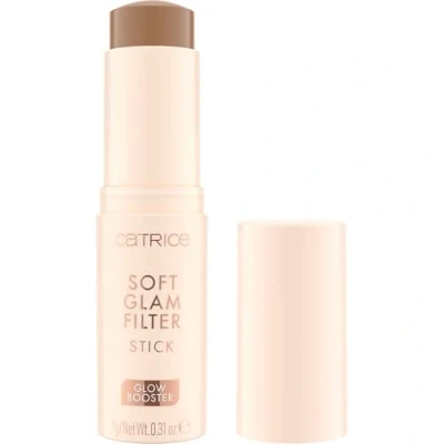 Abbildung von Catrice Soft Glam Filter Stick, Basis, Nr. 040, Nude, weichzeichnend, strahlend, für trockene Haut, Mischhaut, vegan, ohne Parfüm, Alkohol, Konservierungsstoffe, 1er Pack (9g)